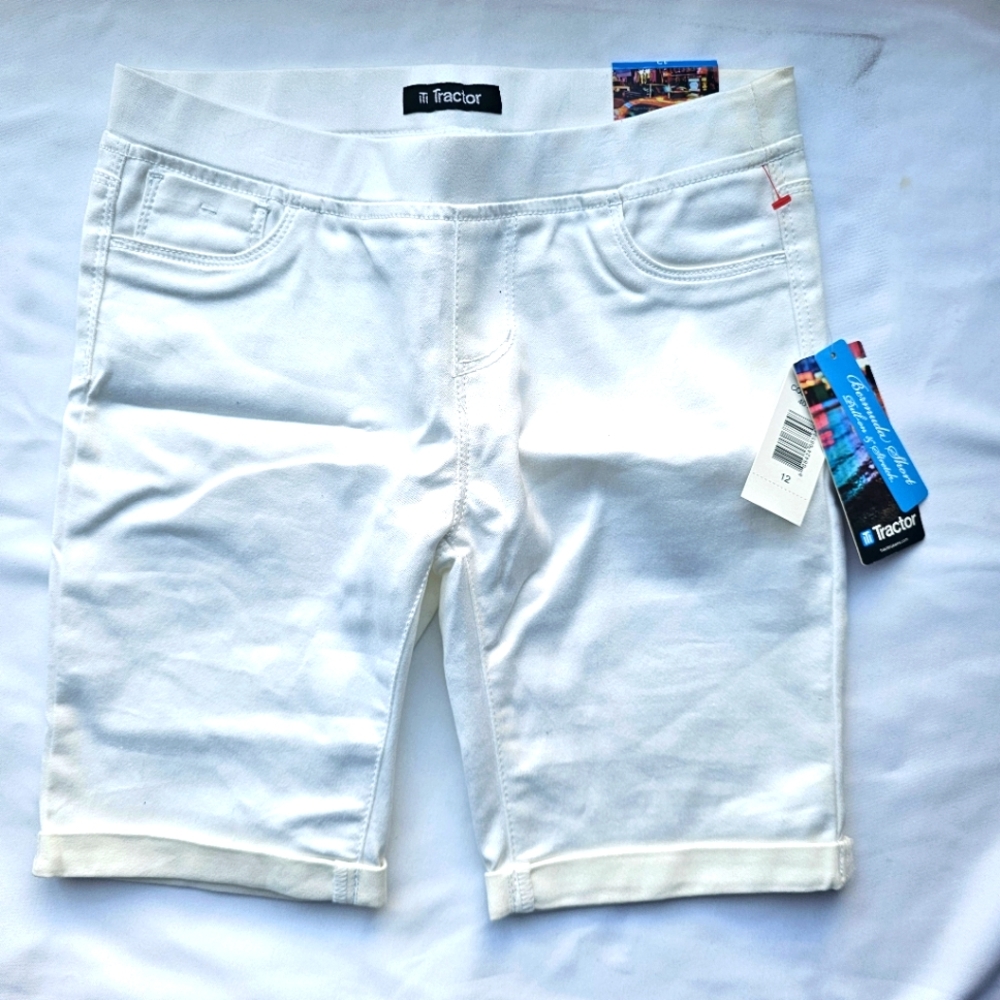 Tractor girls short Size 12